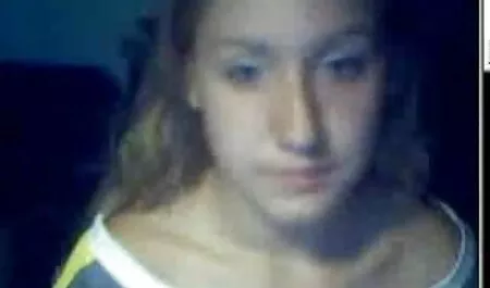 Wanita lucah inggeris dengan pantat yang tebal setelah perceraian dan masturbasi berpura-pura