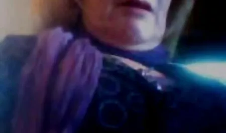 Kaki panjang, kembali ke rumah dengan teman lelakinya drama lucah dan biarkan dia di sofa