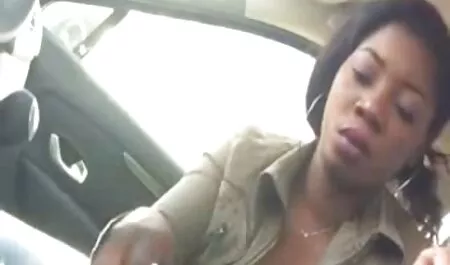 Pemadam kebakaran bahu yang luas dengan gambar blue sex cinta dalam bilik mandi.