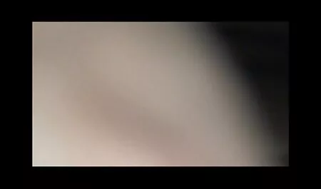 Bos jeans, di pantat, bawahan dan memberikan gadis dua video melucah tangan