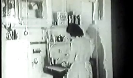 Orang pembangunan atlet dengan atiqah seks jari-jarinya dan dia adalah kanser dalam selimut.